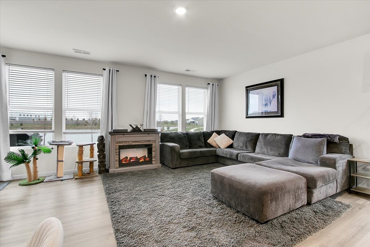 3243 Sweetgrass Circle, Aurora, IL 60503