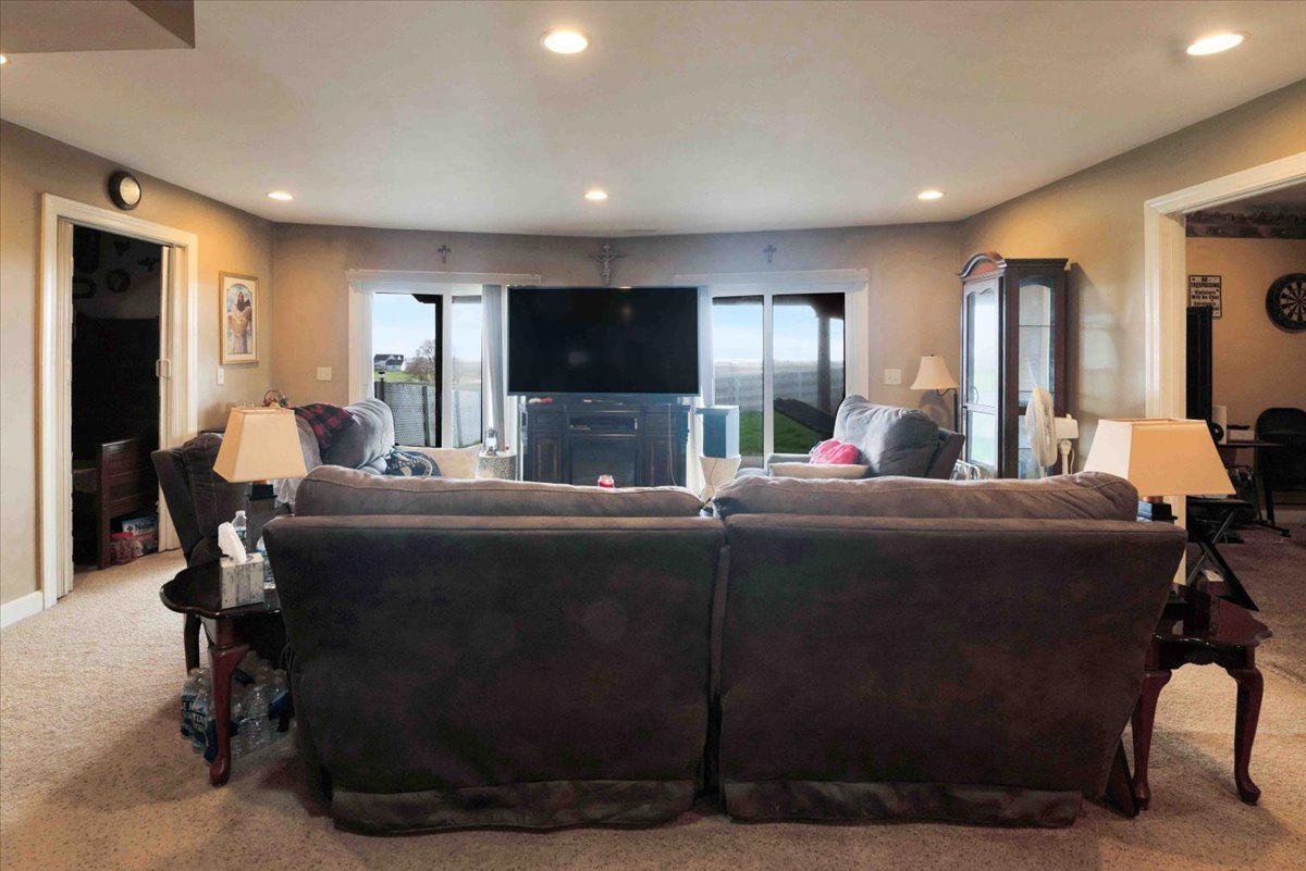 17207 Chase Road, DeKalb, IL 60115