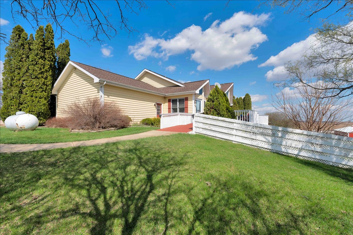 17207 Chase Road, DeKalb, IL 60115