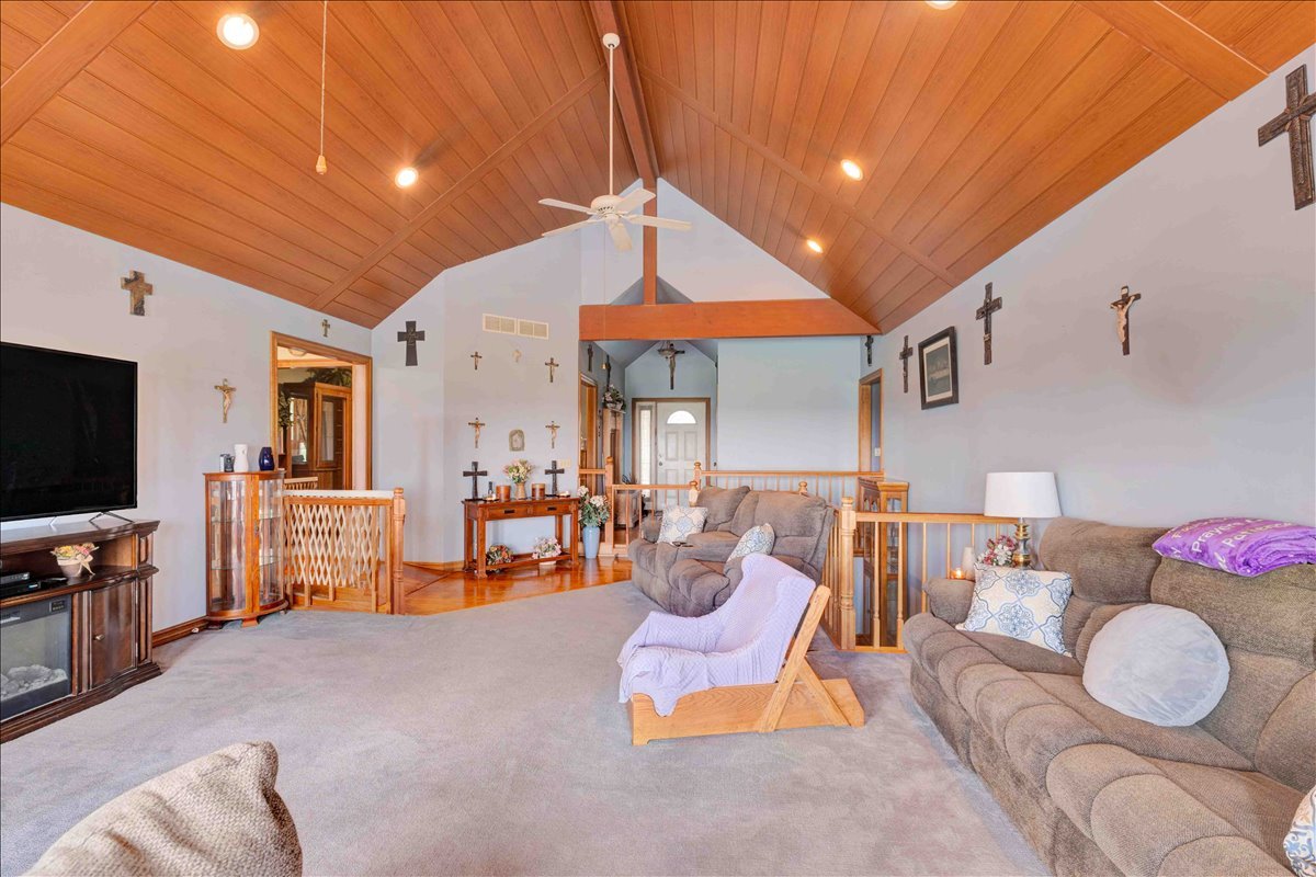 17207 Chase Road, DeKalb, IL 60115