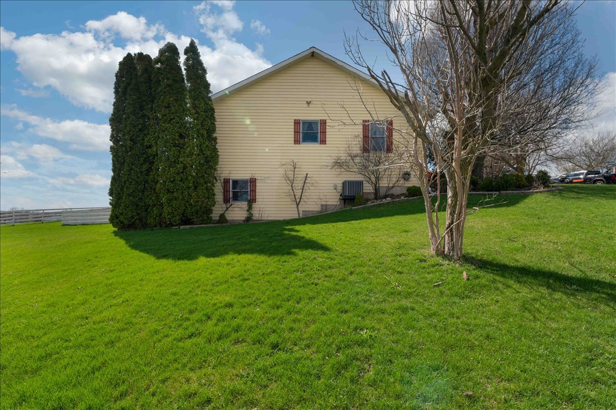 17207 Chase Road, DeKalb, IL 60115