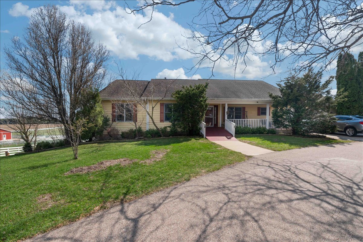 17207 Chase Road, DeKalb, IL 60115