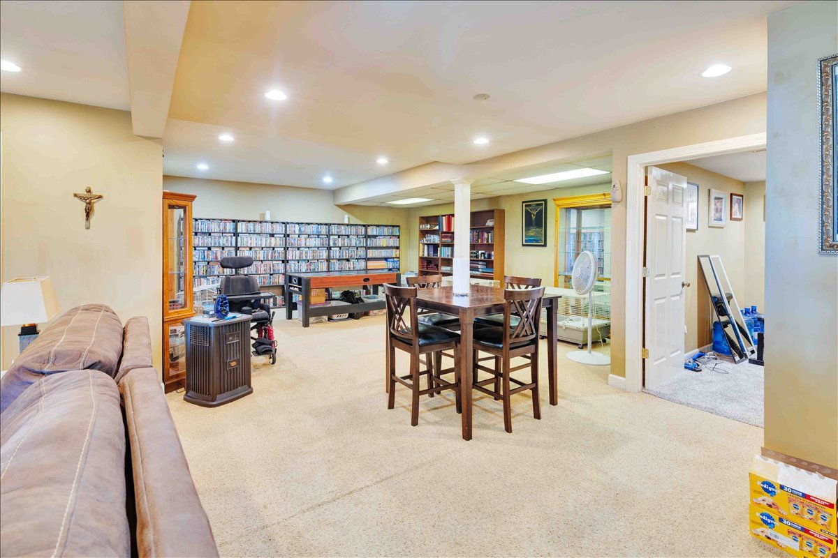 17207 Chase Road, DeKalb, IL 60115