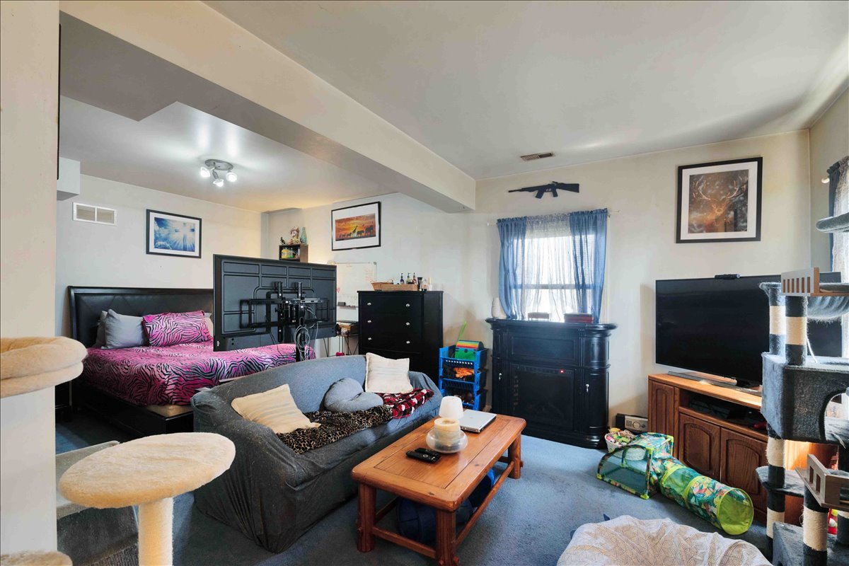 17207 Chase Road, DeKalb, IL 60115