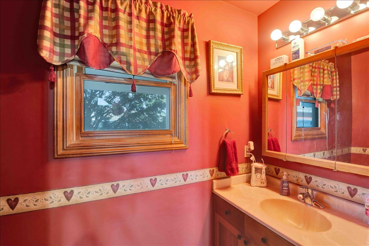 17207 Chase Road, DeKalb, IL 60115