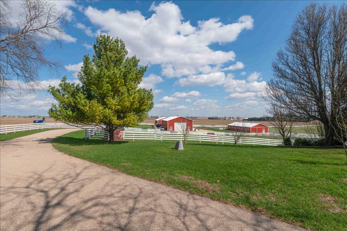 17207 Chase Road, DeKalb, IL 60115