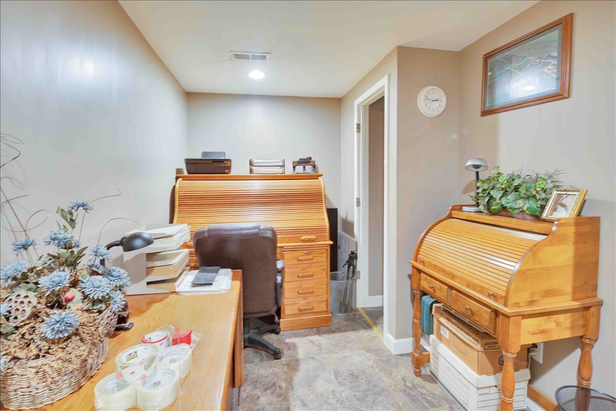 17207 Chase Road, DeKalb, IL 60115