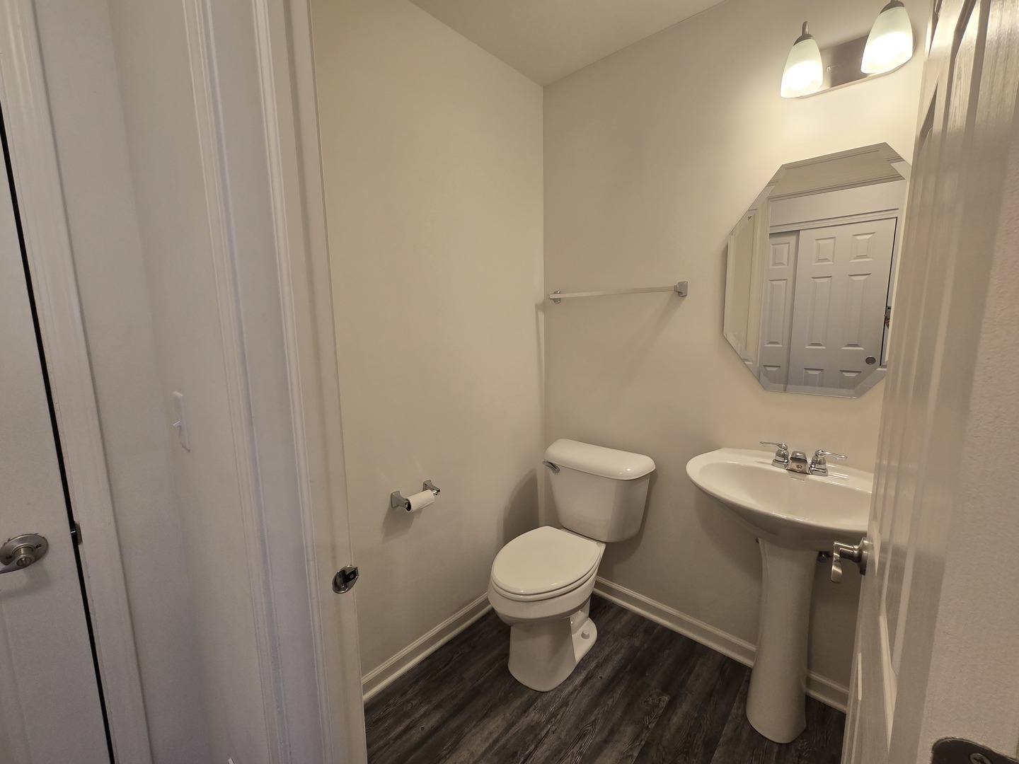 7106 Country Club Hills Drive, Fox Lake, IL 60020