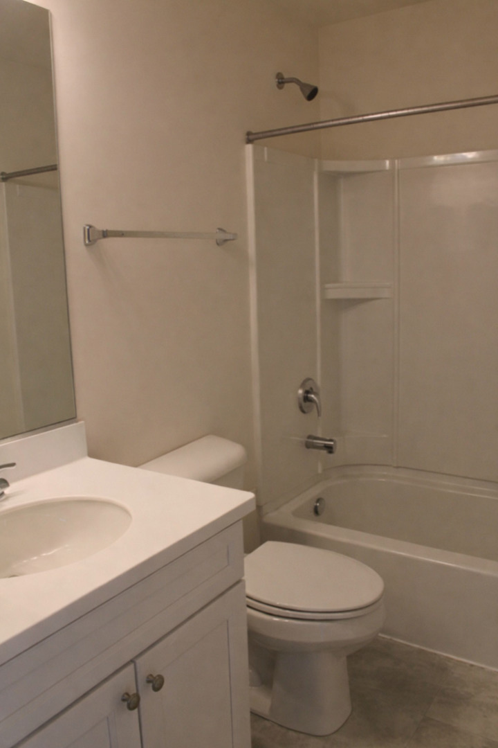 7106 Country Club Hills Drive, Fox Lake, IL 60020