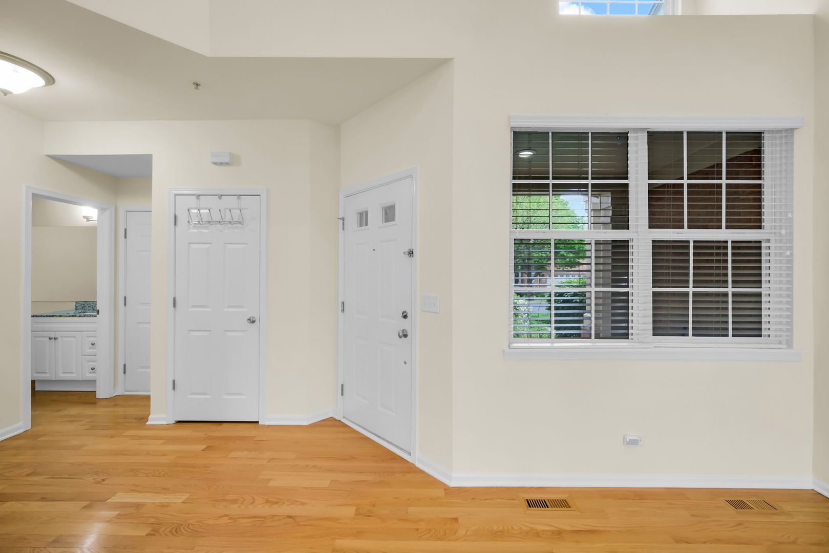 1028 Orchard Pond Court, Lake Zurich, IL 60047