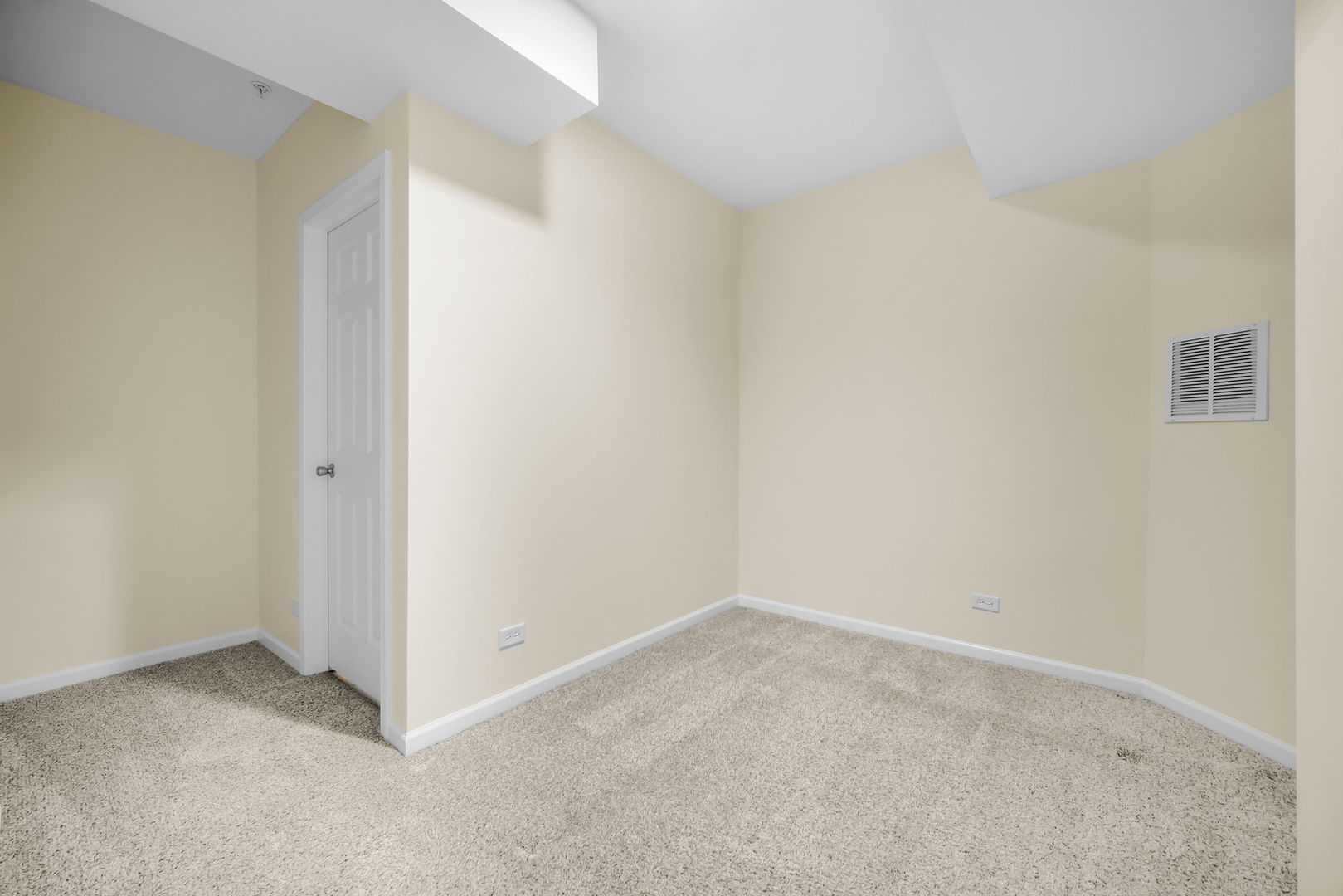 1028 Orchard Pond Court, Lake Zurich, IL 60047