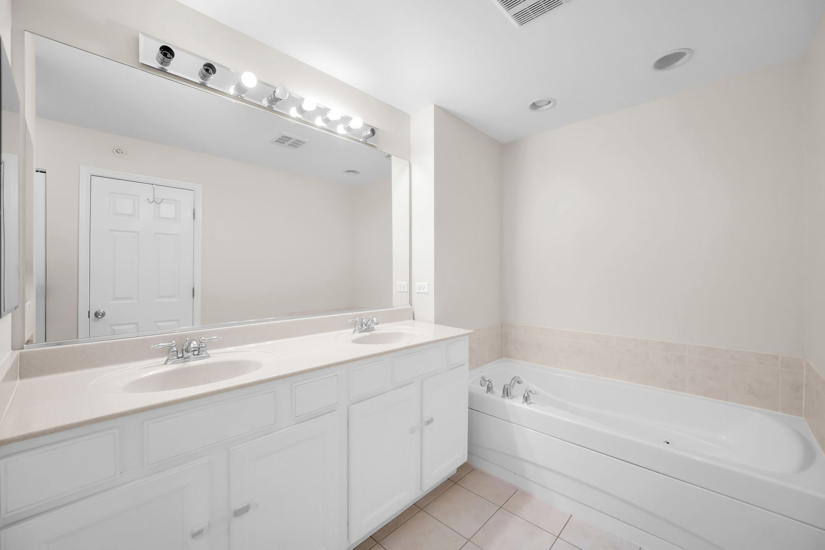 1028 Orchard Pond Court, Lake Zurich, IL 60047