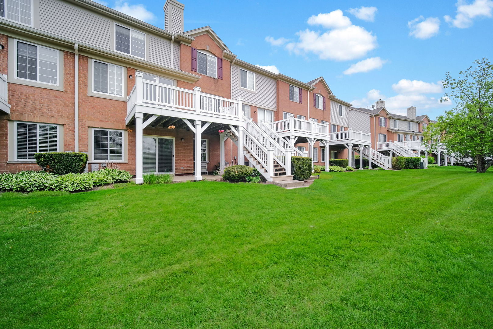 1028 Orchard Pond Court, Lake Zurich, IL 60047