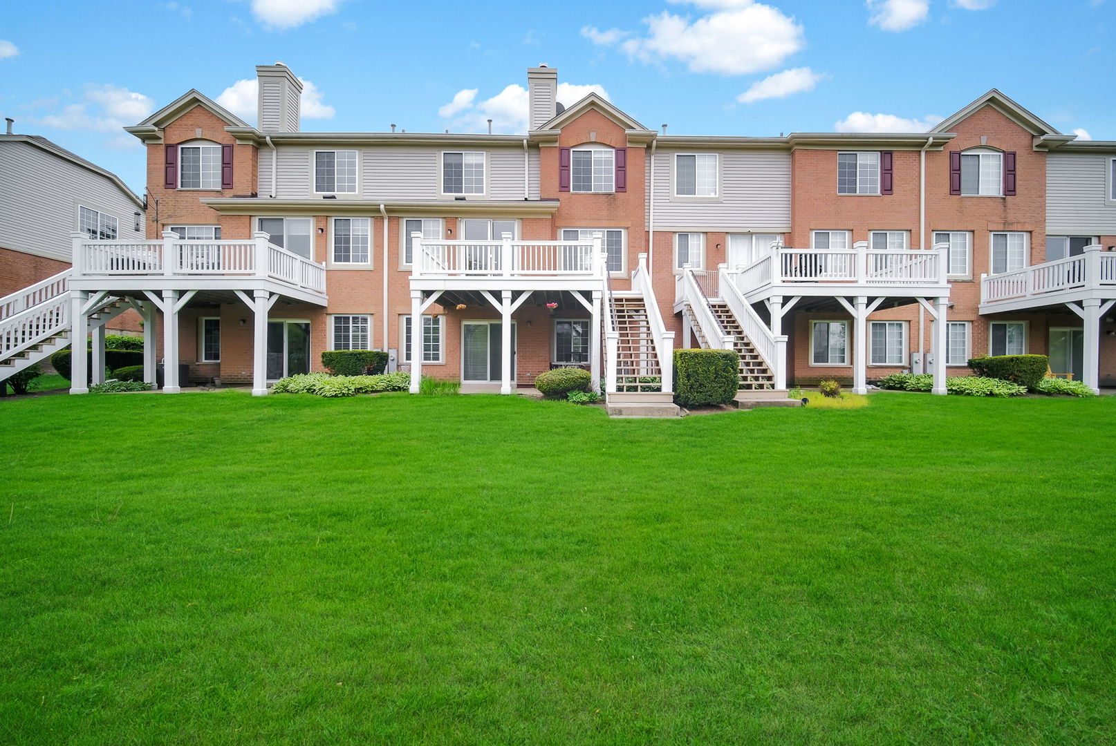 1028 Orchard Pond Court, Lake Zurich, IL 60047