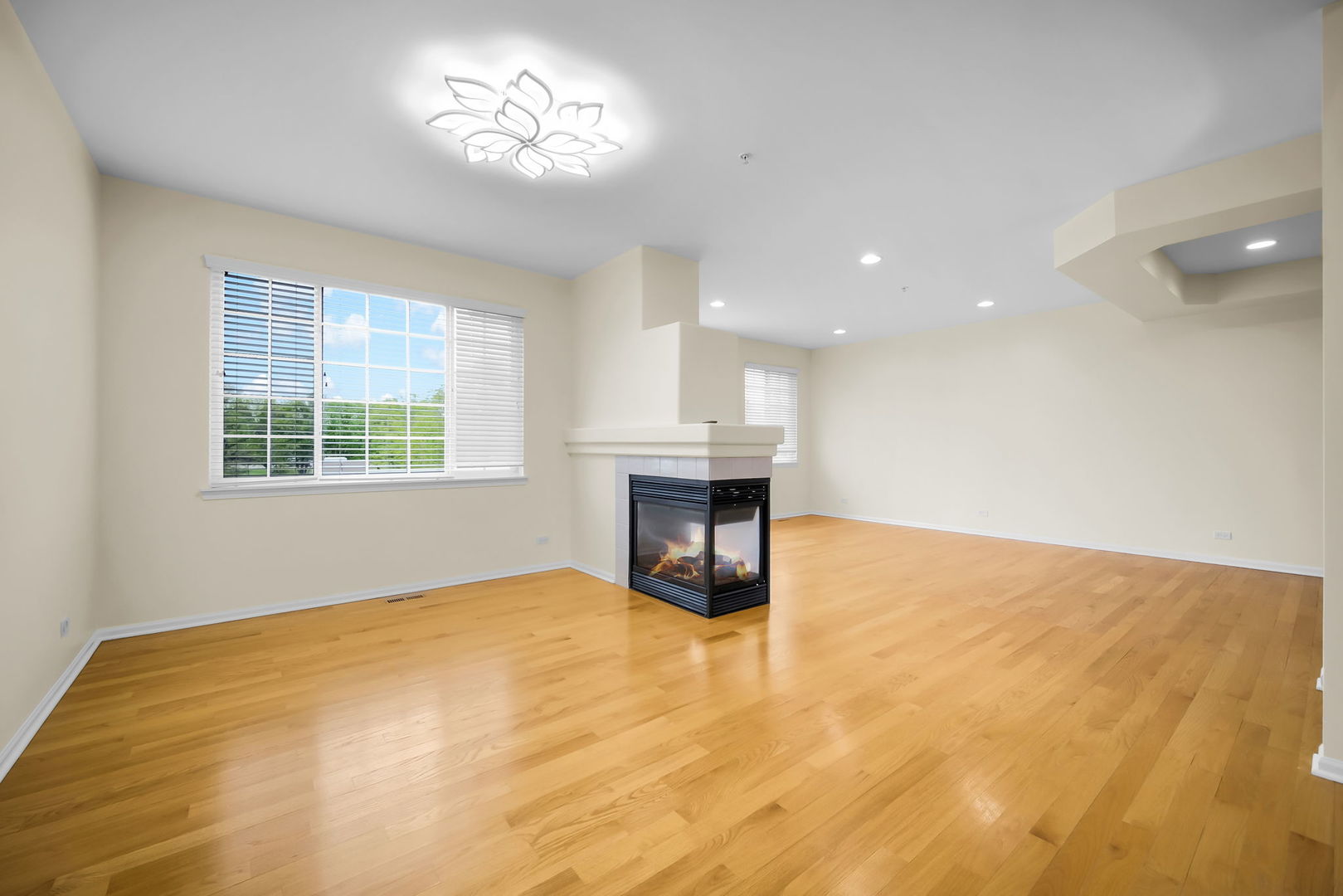 1028 Orchard Pond Court, Lake Zurich, IL 60047