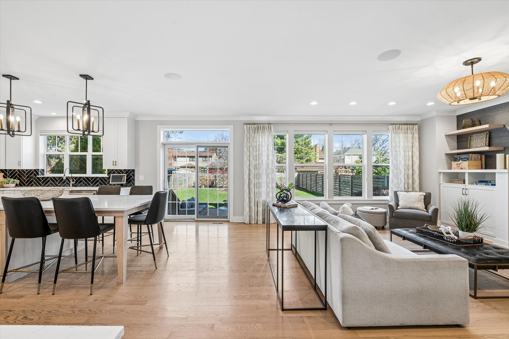 383 N Larch Avenue, Elmhurst, IL 60126