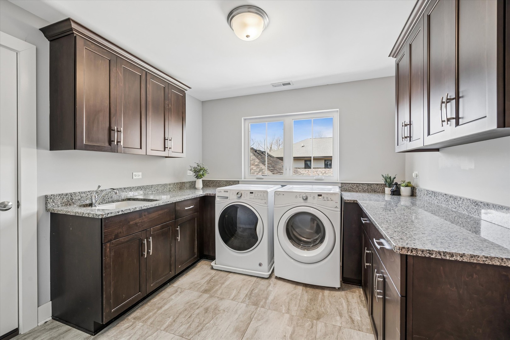 383 N Larch Avenue, Elmhurst, IL 60126