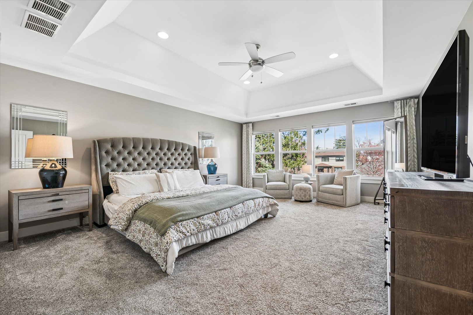 383 N Larch Avenue, Elmhurst, IL 60126