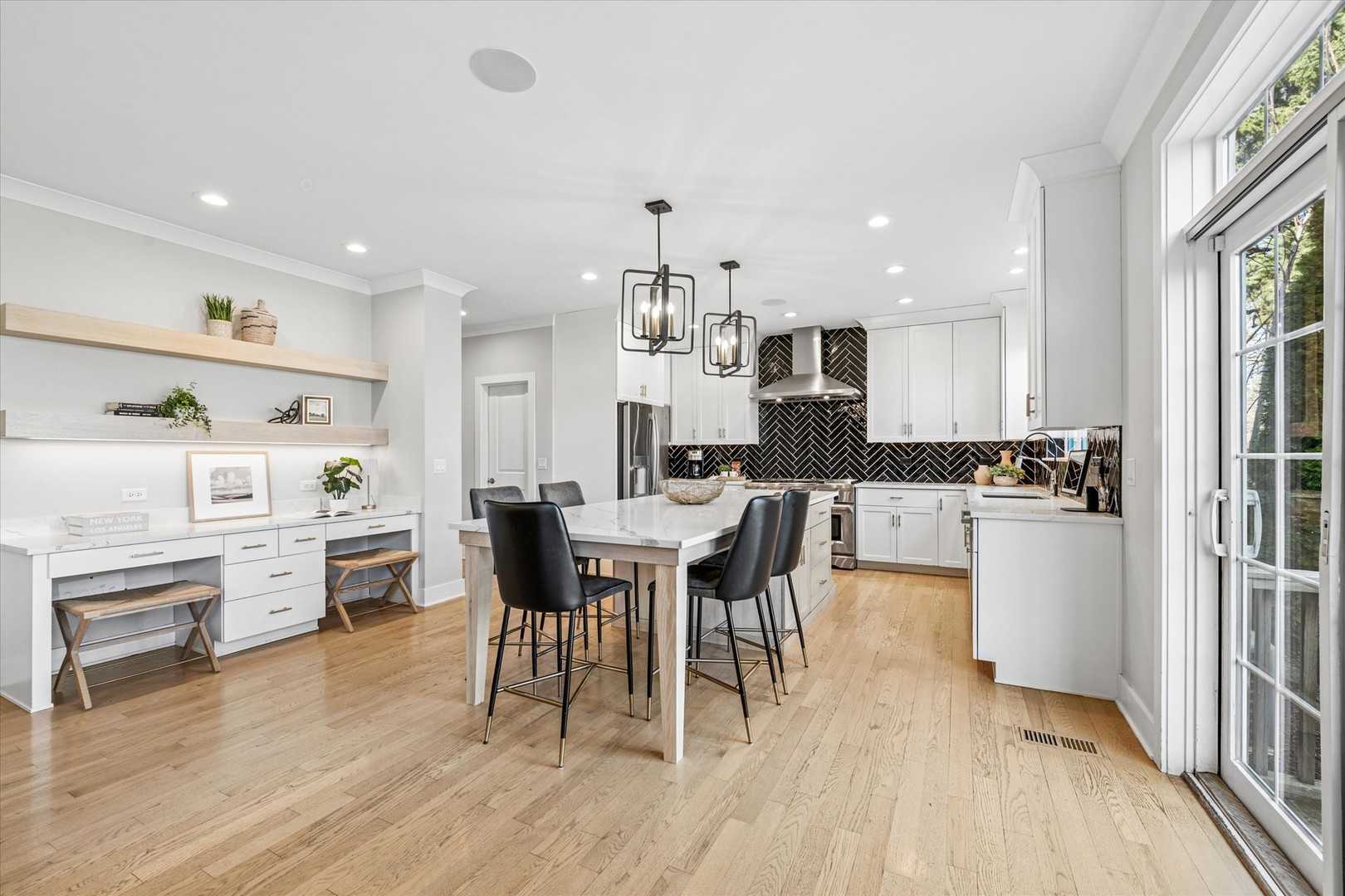 383 N Larch Avenue, Elmhurst, IL 60126