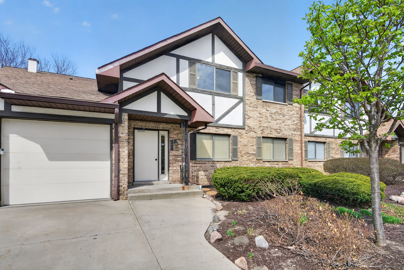 107 Walters Lane #2A, Itasca, IL 60143