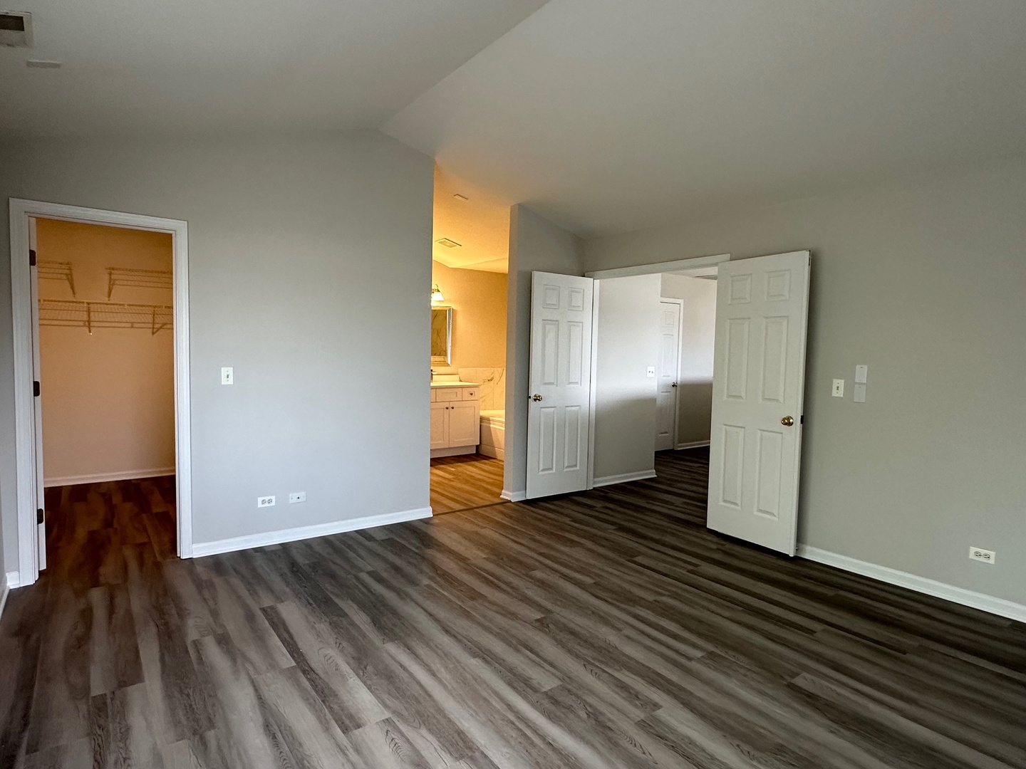 756 PANORAMA Court #756, Aurora, IL 60502