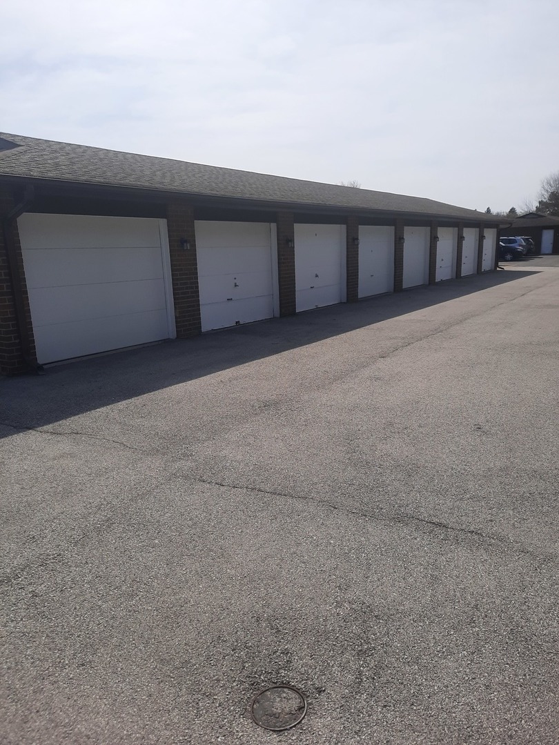 10541 Palos Place #B, Palos Hills, IL 60465