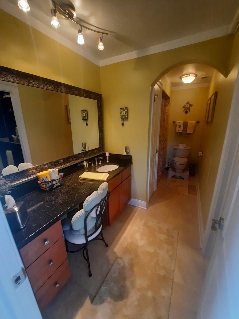 10541 Palos Place #B, Palos Hills, IL 60465