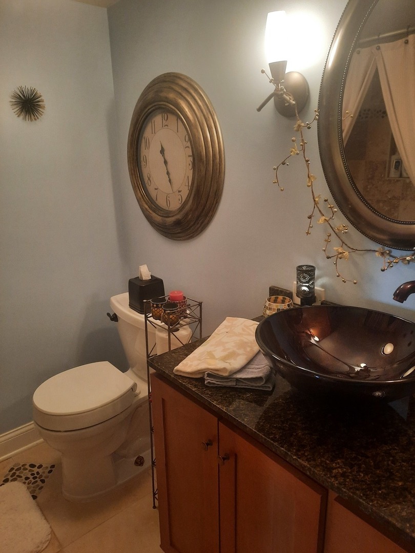 10541 Palos Place #B, Palos Hills, IL 60465