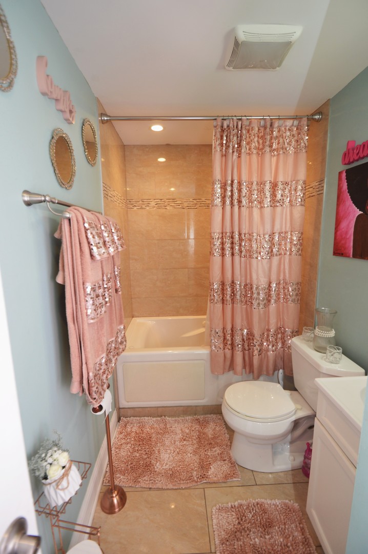 5400 Walnut Avenue #111, Downers Grove, IL 60515