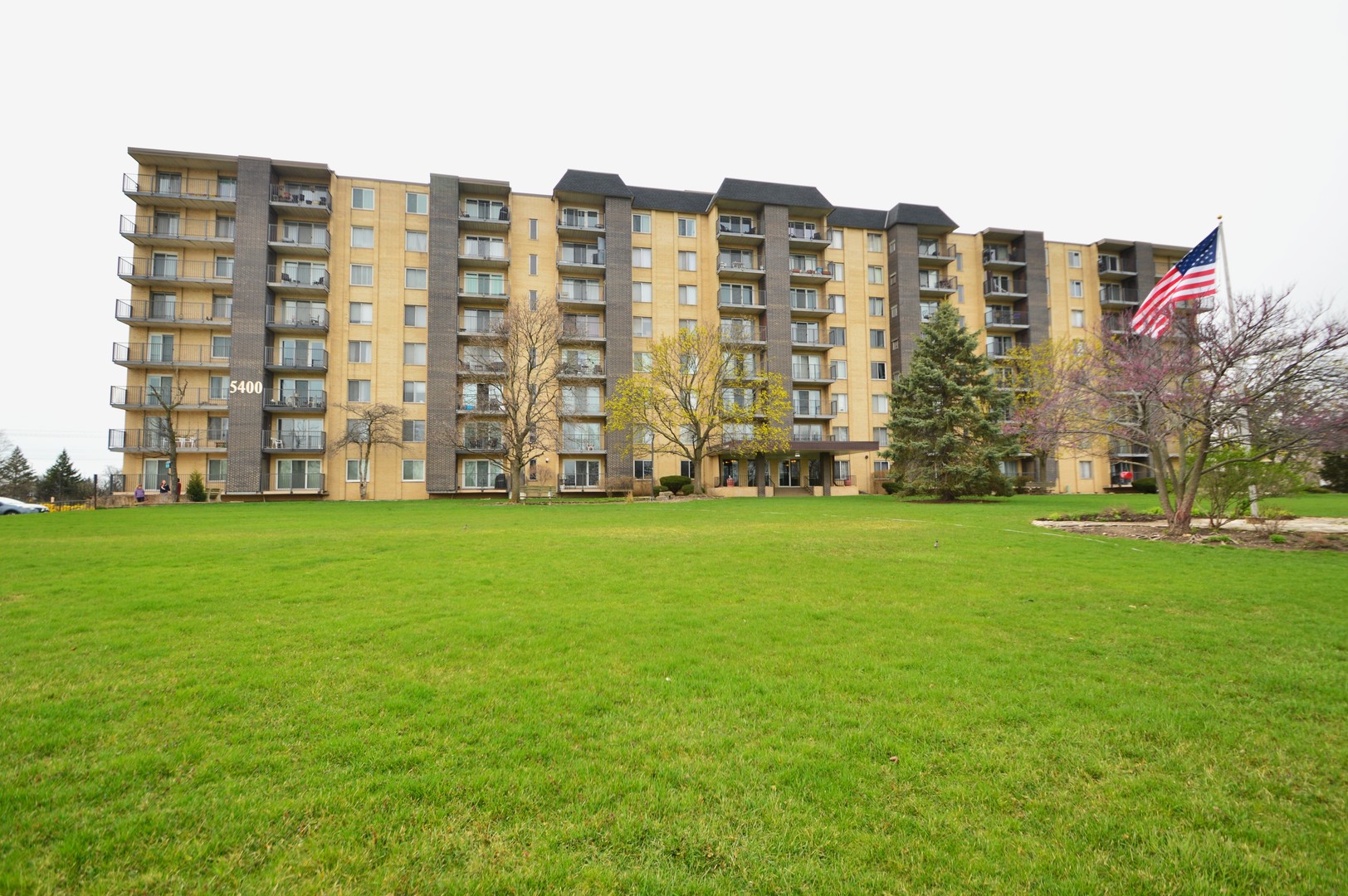 5400 Walnut Avenue #111, Downers Grove, IL 60515