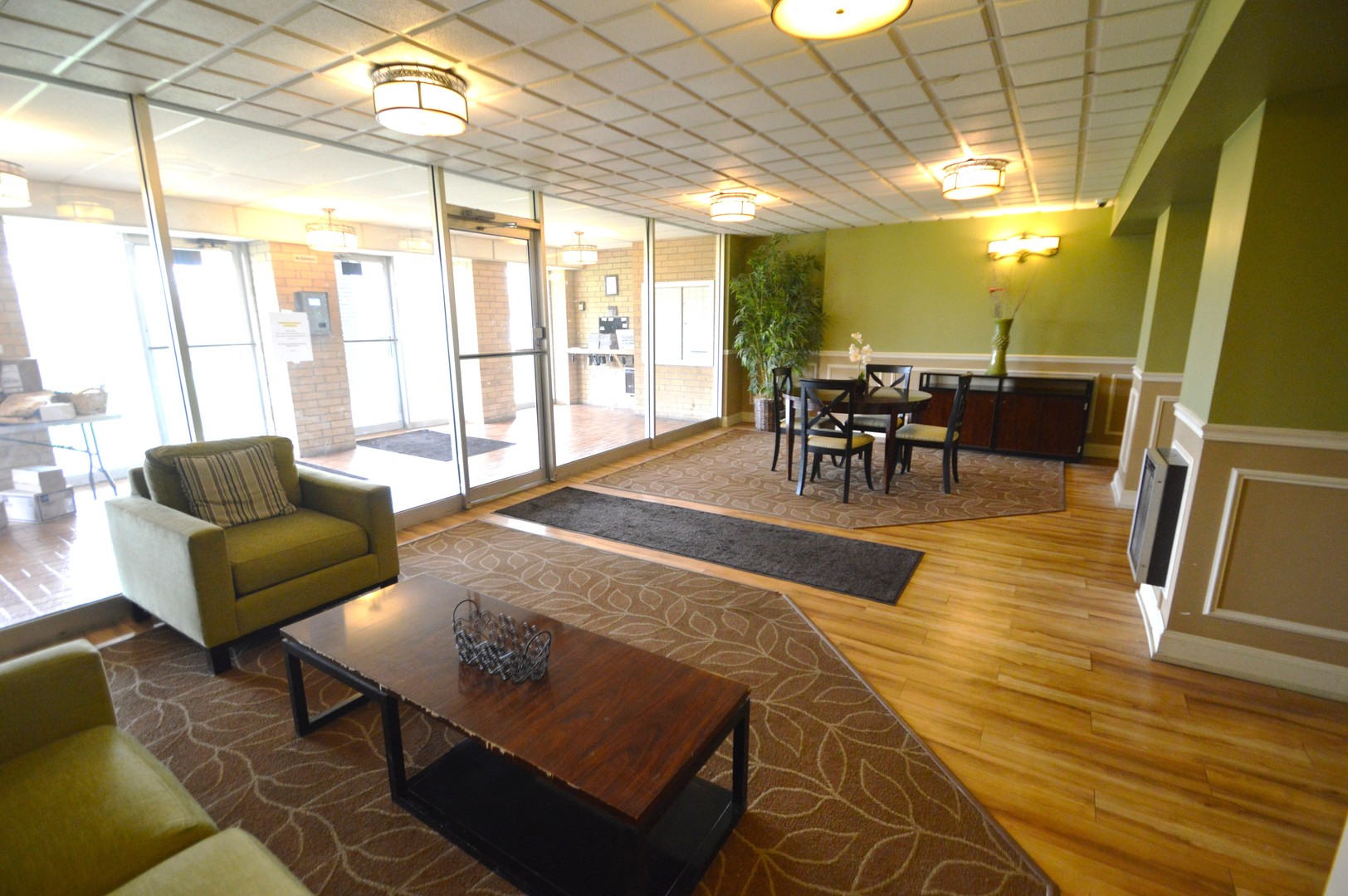 5400 Walnut Avenue #111, Downers Grove, IL 60515