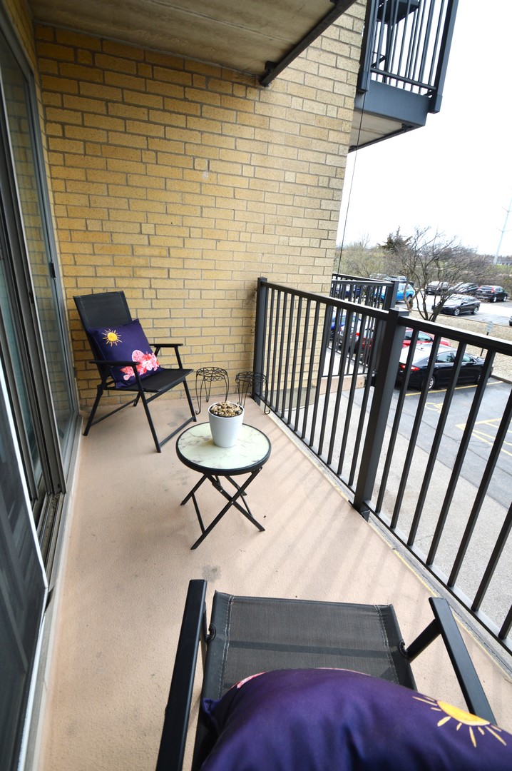 5400 Walnut Avenue #111, Downers Grove, IL 60515