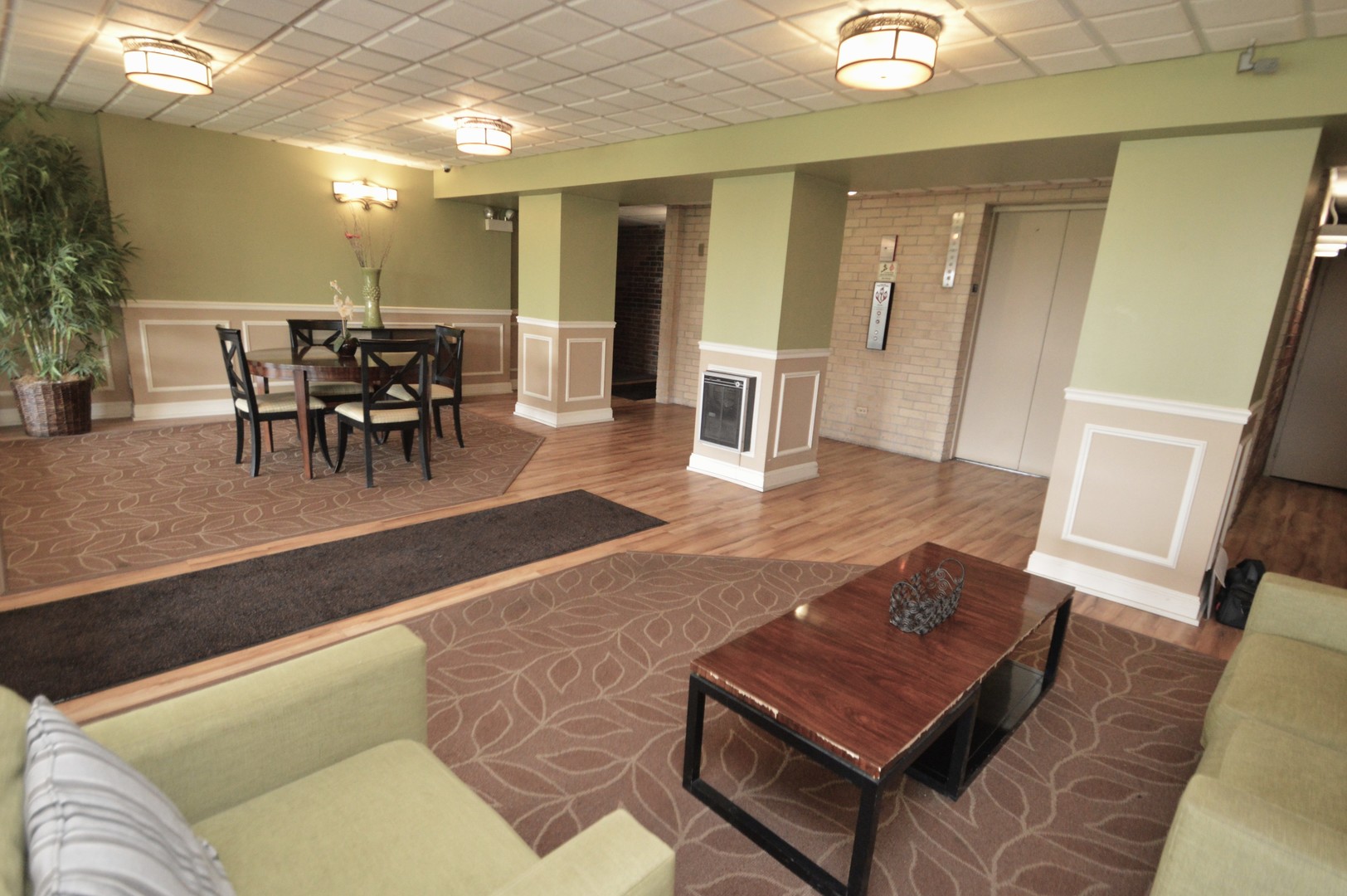 5400 Walnut Avenue #111, Downers Grove, IL 60515