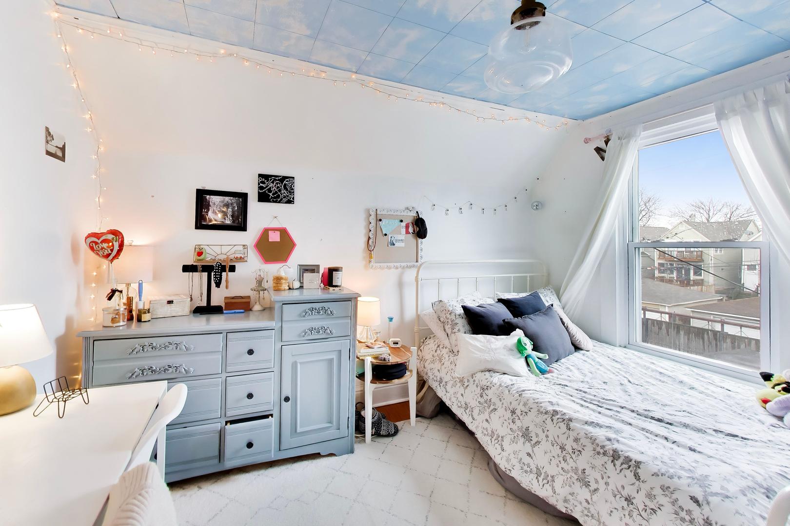 3735 W Palmer Street, Chicago, IL 60647