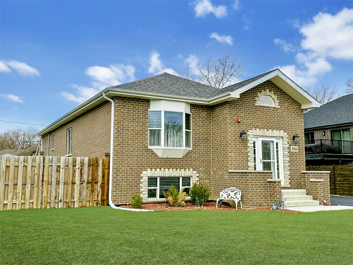 8566 S 83rd Avenue, Hickory Hills, IL 60457