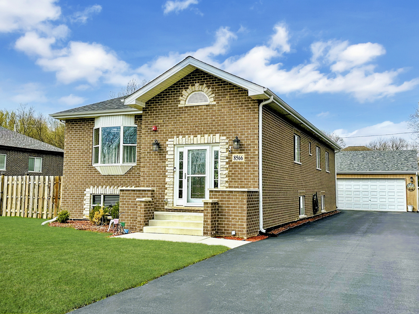 8566 S 83rd Avenue, Hickory Hills, IL 60457