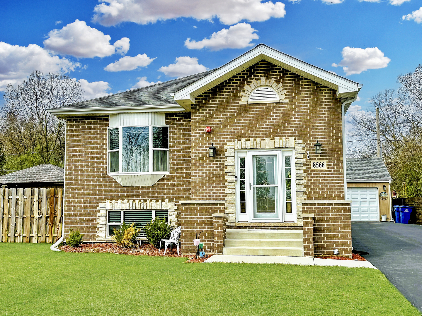 8566 S 83rd Avenue, Hickory Hills, IL 60457