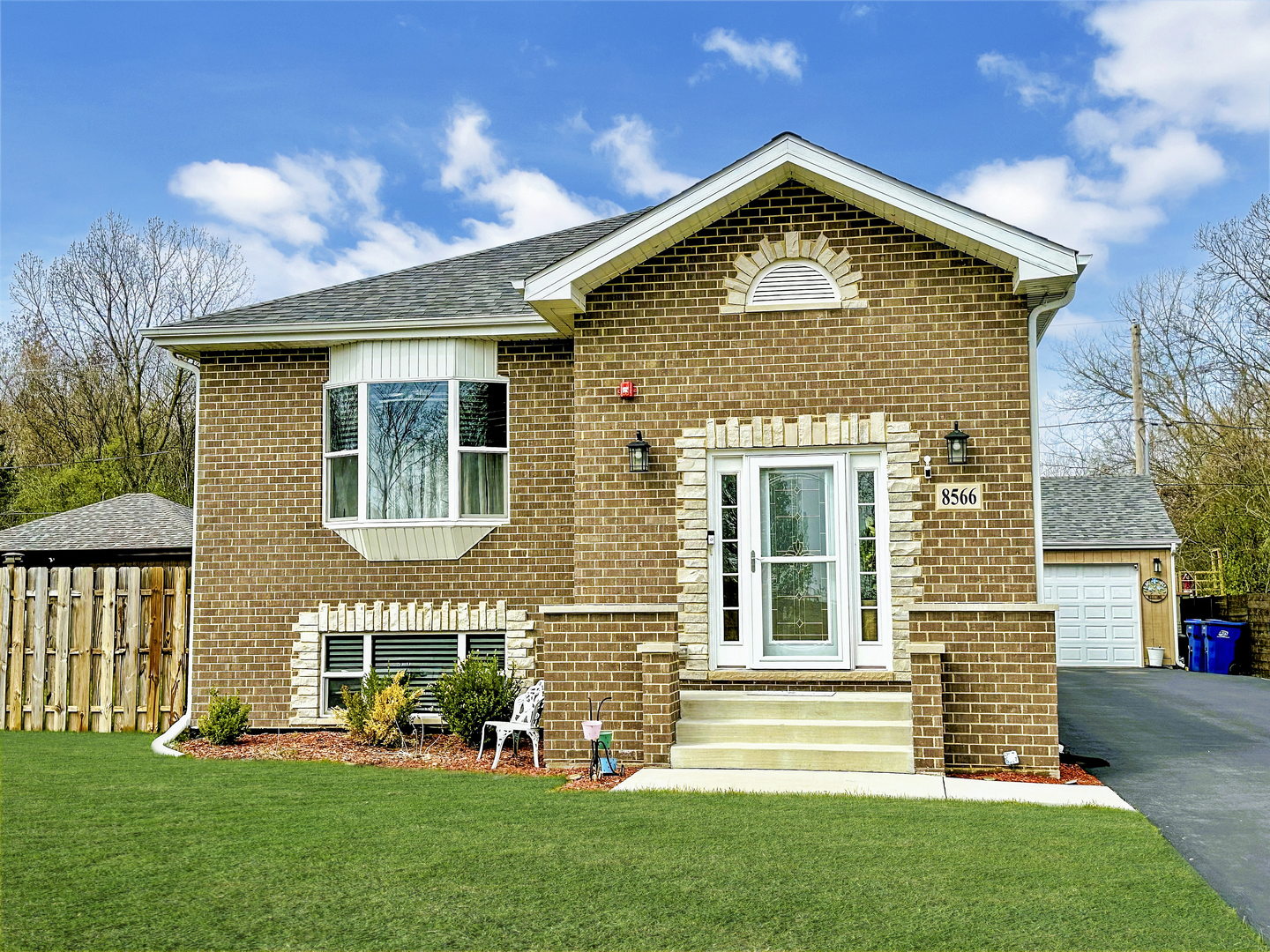 8566 S 83rd Avenue, Hickory Hills, IL 60457