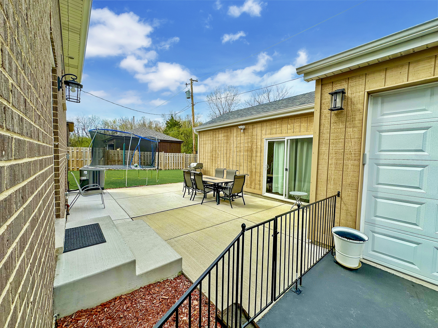 8566 S 83rd Avenue, Hickory Hills, IL 60457