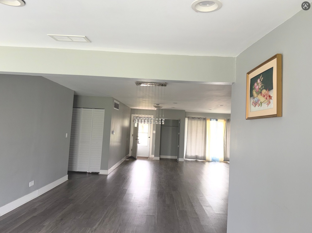 595 Aberdeen Street, Hoffman Estates, IL 60169