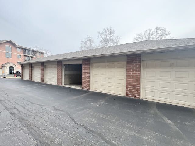 6870 W Winding Trail #302, Oak Forest, IL 60452