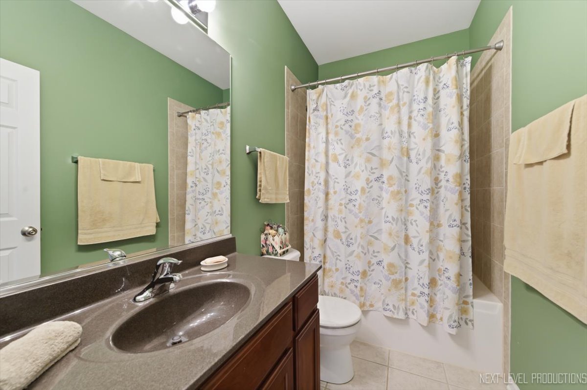 4471 E Millbrook Circle, Yorkville, IL 60560