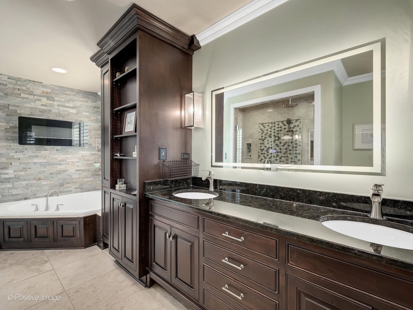 8 Larkspur Lane, Clarendon Hills, IL 60514