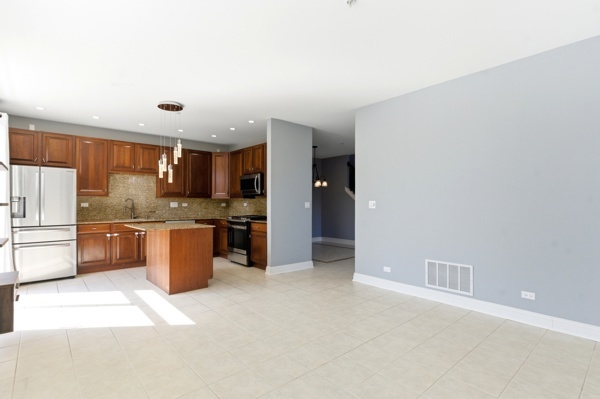 200 Tanglewood Drive, Glen Ellyn, IL 60137