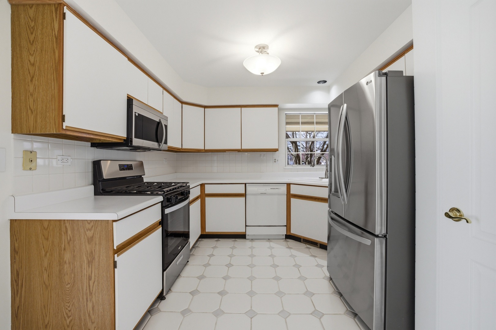 1447 Club Drive #A, Glendale Heights, IL 60139