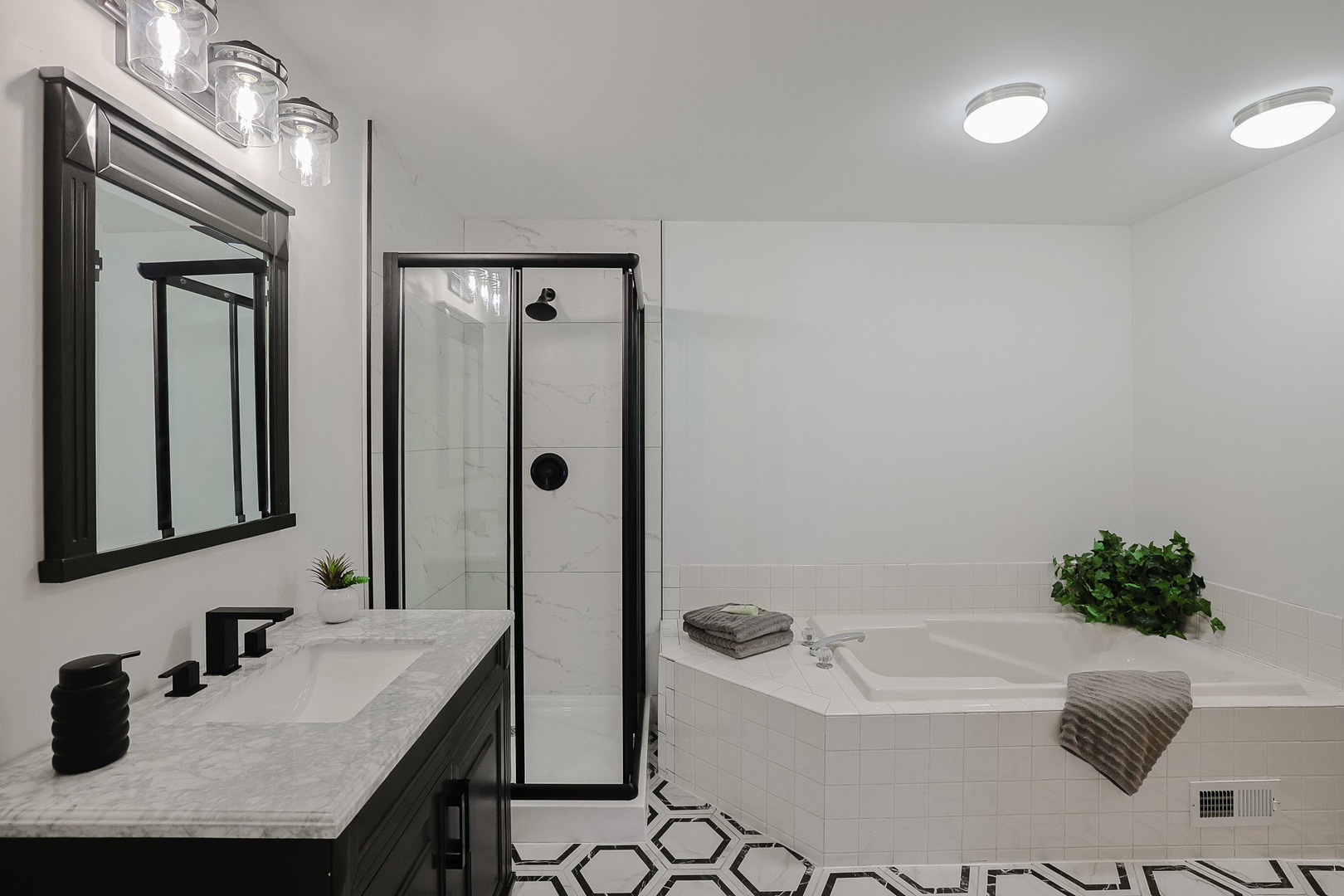 875 Golf Course Road #2, Crystal Lake, IL 60014