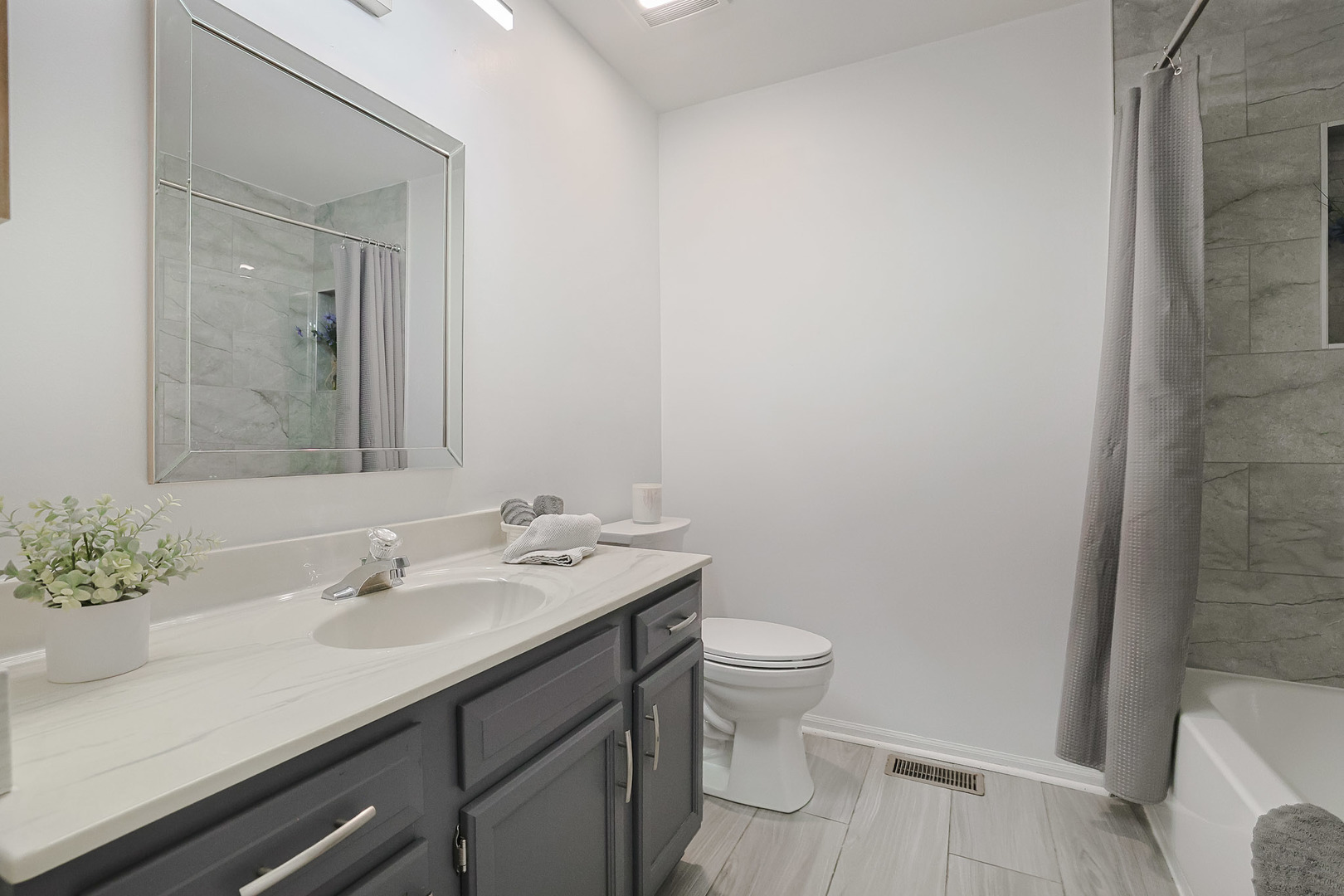 875 Golf Course Road #2, Crystal Lake, IL 60014