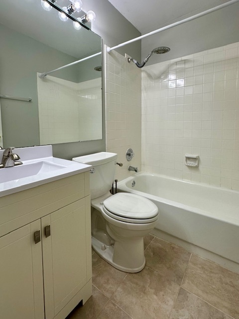 2450 Devonshire Court, Aurora, IL 60502