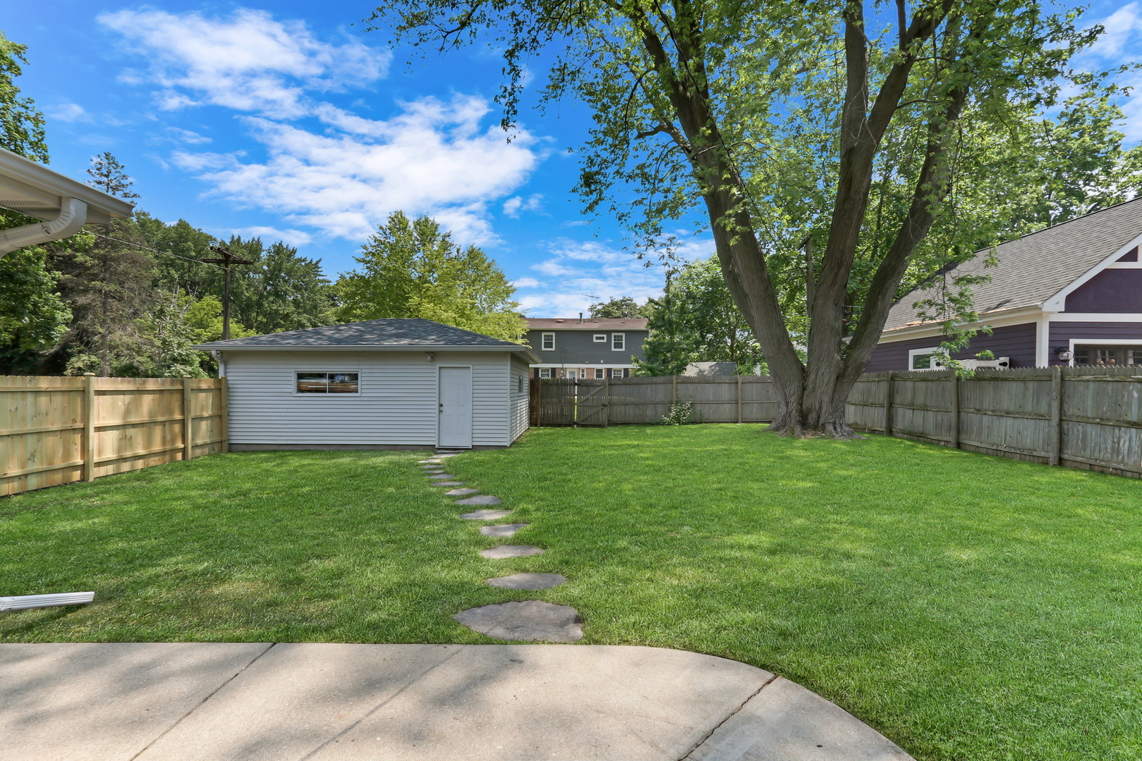 400 Wedgemere Place, Libertyville, IL 60048