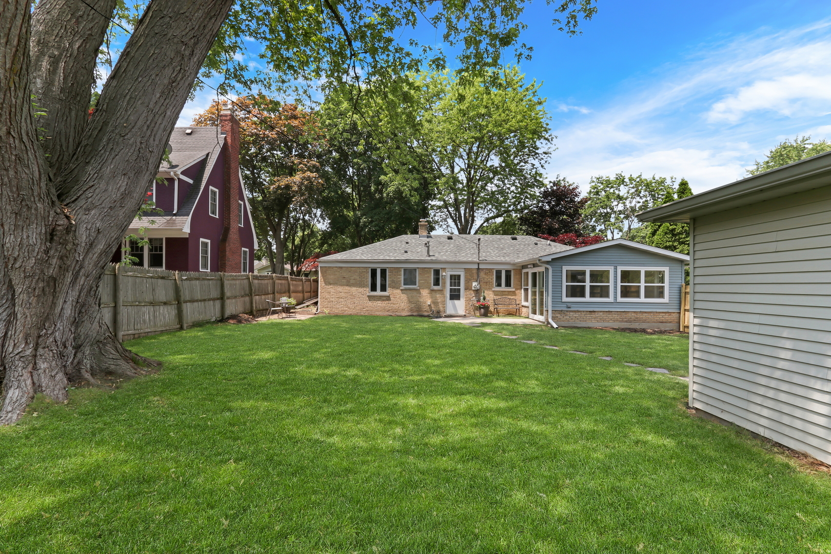 400 Wedgemere Place, Libertyville, IL 60048